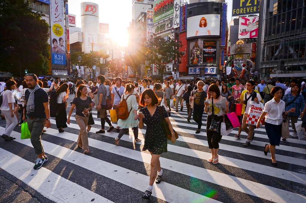 Multitud cruzando Shibuya, en el corazón de Tokio