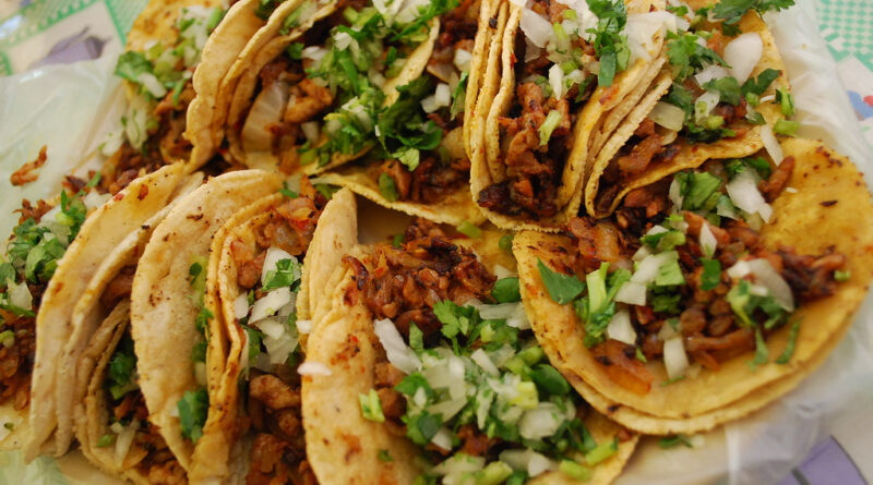 Tacos al pastor del trompo en México