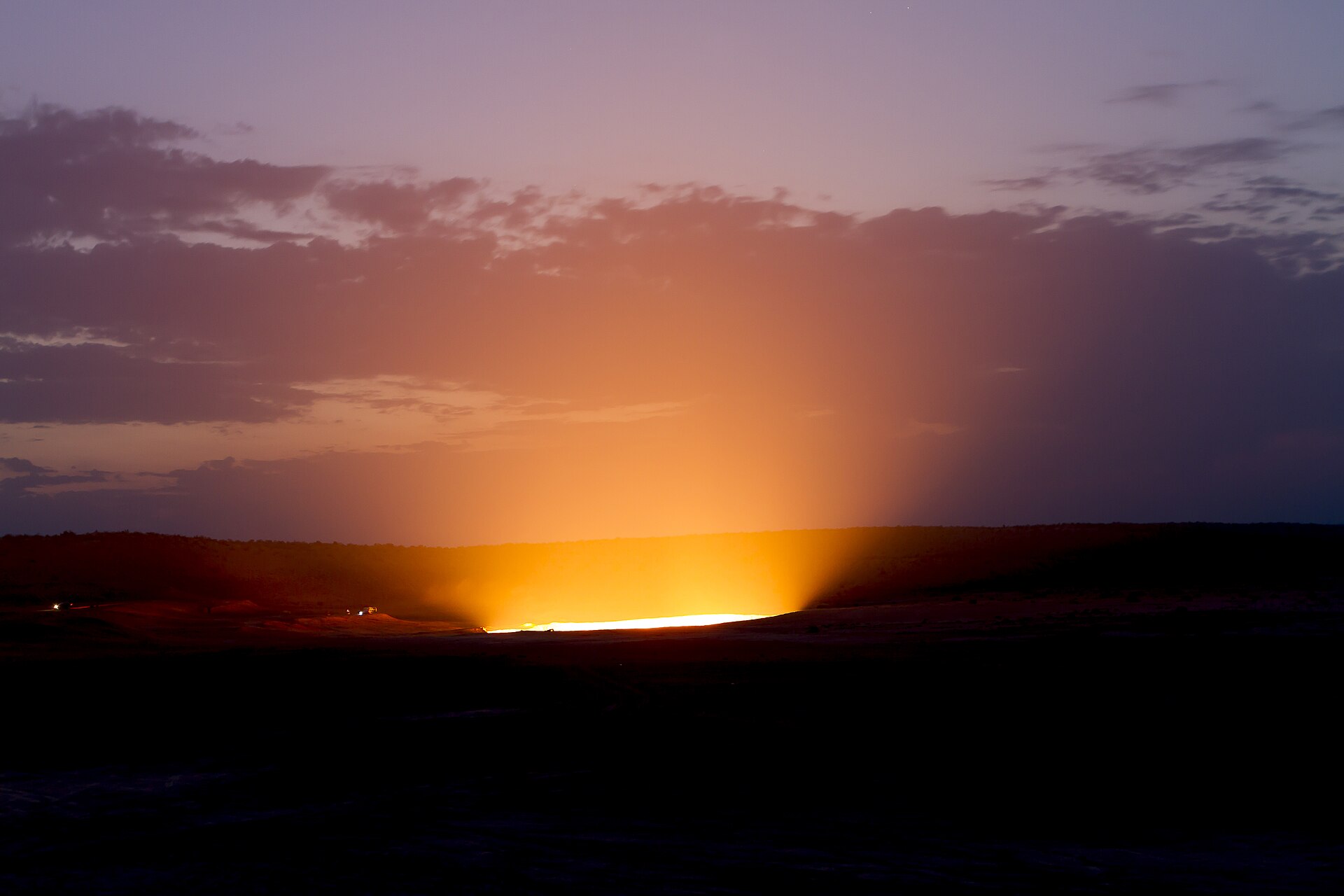 Glow of Darvaza gas crater