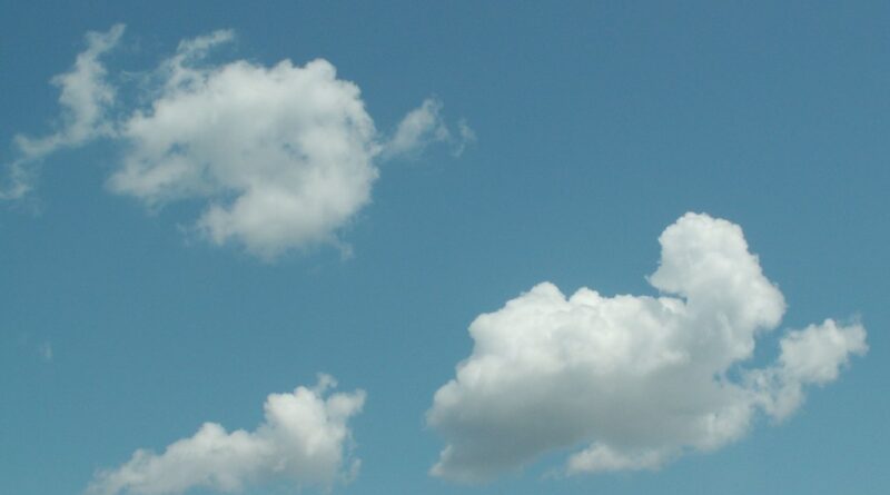 Cielo azul con nubes