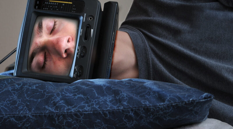 Persona durmiendo de noche