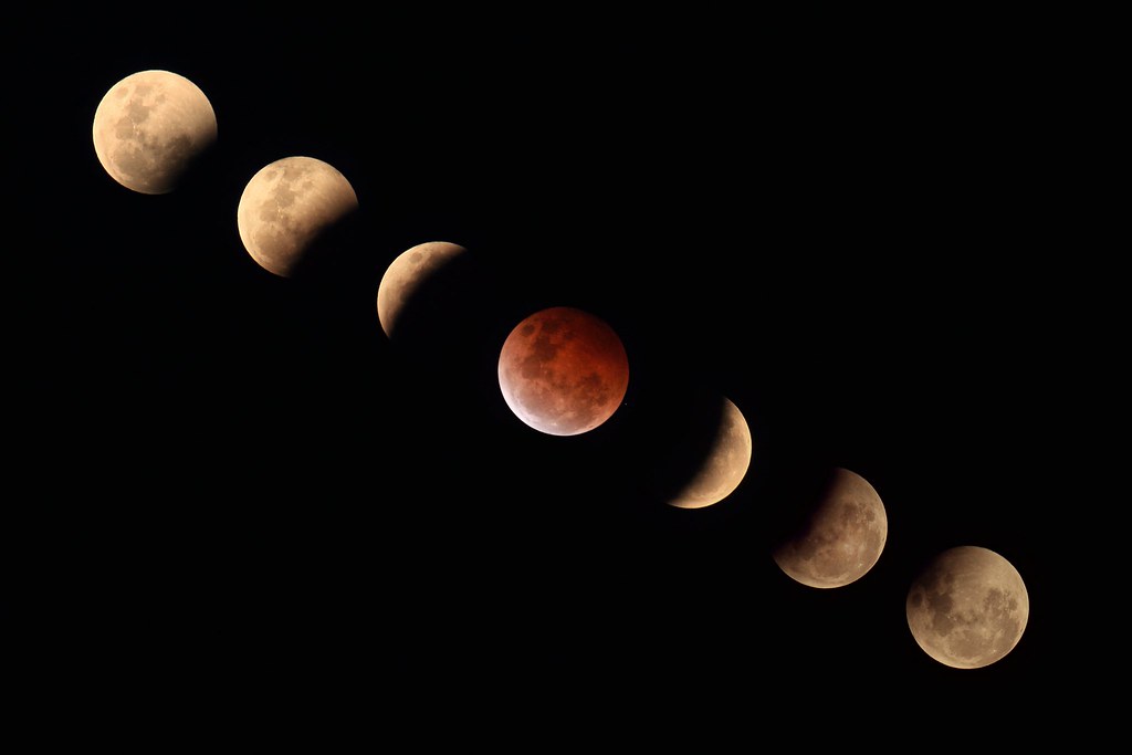 Luna de sangre durante un eclipse lunar total